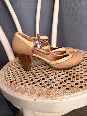 Wonders Retro Style T-Strap Mary Jane Spectators Size EU 38 US 7-7.5